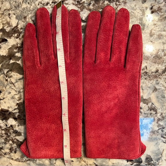 Vintage Leather Gloves - Picture 3 of 9